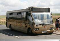 Ein Optare Solo im Shuttle Verkehr vom Besucherzentrum zu den Steinen von  Stonehenge . Bus # 3669 habe ich am 6. August 2014 am Besucherzentrum aufgenommen.
