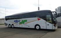 Setra 517 HD n° 5333, Dr Richard Suisse, Zurich Airport août 2014
. Ce véhicule a été photographié en été 2013, il était alors encore tout blanc (voir ID 98951)