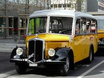 Postauto - BERNA Oldtimer  ZH 271919 bei der Haltestelle zu den Puplikumsfahrten anl�sslich der 150 Jahr Feier der Rheintallinie in Chur am 25.05.2008
