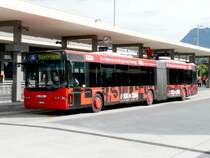 Stadtbus Chur - NEOPLAN Gelenkbus GR 155854 bei der Haltestelle vor dem Bahnhof von Chur am 25.05.2008