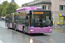 XRM 323 im Stadtkern von Örebro am 08.09.2014.