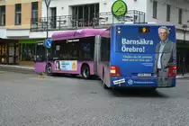 XRM 323 im Stadtkern von Örebro am 08.09.2014. 