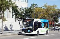 Elektro- Stadtbus der RTC (Réseau de transport de la Capitale), aufgenommen im September 2014 in der Innenstadt (Boulevard René-Lévesque) von Québec. 
