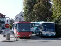 Der erste SOR CN 10.5 (ex Vorführwagen) und der letzte SOR CN 8.5 (Erstzulassung 9/2014) bei Arriva West Böhmen in Holice. (28.9.2014)