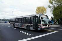 Bus der Firma  Autocars des Chutes  des Herstellers Nova Bus, aufgenommen im September 2014 am Hafen (Boulevard Champlain) von Qu�bec. 