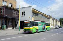 Slowakei / Žilina: Ein Bus des Herstellers Karosa, Wagennummer 15, aufgenommen im Juni 2014 am Bahnhof von Žilina.