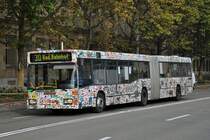 Mercedes O 405 mit der Betriebsnummer 736 auf der Linie 30 fährt zur Haltestelle Badischer Bahnhof. Die Aufnahme stammt vom 19.09.2014.