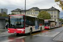 TRAVYS: Zusammentreffen von vier Stadtbussen der Marke MAN auf dem Bahnhofplatz Yverdon les Bains am 16. Oktober 2014.
Foto: Walter Ruetsch