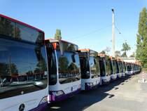 Neue Mercedes Benz Citaro C1 Facelift für Singapur am 18.10.14 in Mannheim bei Evo Bus durch den Zaun fotografiert auf einen öffentlichen Parkplatz