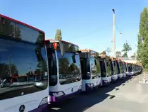 Neue Mercedes Benz Citaro C1 Facelift für Singapur am 18.10.14 in Mannheim bei Evo Bus durch den Zaun fotografiert auf einen öffentlichen Parkplatz