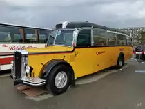 Ex PTT - Oldtimer FBW auf einem Parkplatz eines Einkauf Center in Bern Brünnen am 25.10.2014