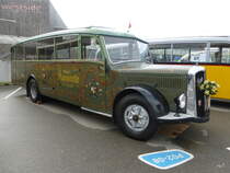 Oldtimer Saurer auf einem Parkplatz eines Einkauf Center in Bern Brünnen am 25.10.2014