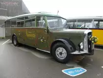 Oldtimer Saurer auf einem Parkplatz eines Einkauf Center in Bern Brünnen am 25.10.2014