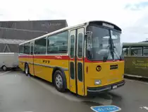 Ex PTT - Oldtimer Saurer auf einem Parkplatz eines Einkauf Center in Bern Brünnen am 25.10.2014