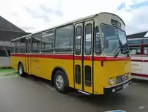Ex PTT - Oldtimer Saurer auf einem Parkplatz eines Einkauf Center in Bern Brünnen am 25.10.2014