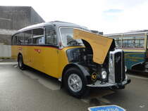 Ex PTT - Oldtimer Saurer L4C Eggli auf einem Parkplatz eines Einkauf Center in Bern Brünnen am 25.10.2014