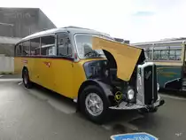 Ex PTT - Oldtimer Saurer L4C Eggli auf einem Parkplatz eines Einkauf Center in Bern Brünnen am 25.10.2014