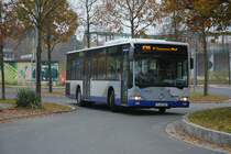 P-AV 511 vom Betriebshof Stahnsdorf fährt auf der Linie 620 zum Bahnhof Wannsee. Aufgenommen am 09.11.2014 Albert-Einstein-Ring Kleinmachnow. Zu sehen ist ein Mercedes Benz Citaro O530 der 1. Generation.