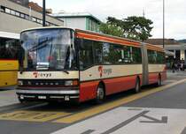 TRAVYS: Am 1. Oktober 2008 stand einer der letzten SETRA-GELENKBUSSE im alten Farbkleid von TRAVYS auf dem Bahnhofplatz Yverdon les Bains bereit zur Abfahrt nach Chamblon (Linie 11).
Foto: Walter Ruetsch