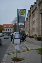 Bushaltestelle Teltow Zehlendorfer Straße. Dieser wird heute am 09.11.2014 nicht bedient. Grund ist der Halb-Marathon und damit verbundene Straßensperrungen.