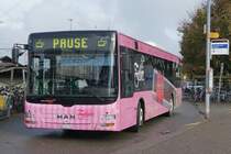 ASm: MAN-Linienbus 39  mit Vollwerbung auf dem Bahnhofplatz Herzogenbuchsee am 13. November 2014.
Foto: Walter Ruetsch