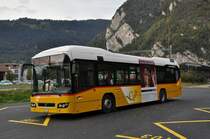 Volvo Hybrid Bus auf der Linie 105 wartet auf dem provisorischen Busplatz beim Bahnhof Interlaken West. Die Aufnahme stammt vom 07.10.2014.