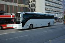 Temsa Safari HD mit dem Kennzeichen 599 BLD aus Estland. Aufgenommen am 16.09.2014 Sergels torg Stockholm.