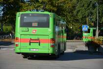XGC 857 auf der Linie 805 nach Trosa am 16.09.2014 Bahnhof Nyköping. (Volvo 8500)