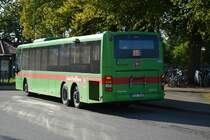 DEX 535 auf der Linie 815 am Bahnhof Nyköping am 16.09.2014. Zu sehen ist ein Volvo 8500.