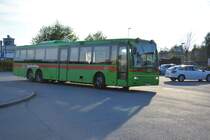 TXB 820 auf der Linie 760 am Bahnhof Nyköping am 16.09.2014. Zu sehen ist ein Volvo 8500.