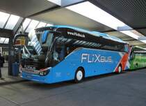 Ein Setra S 516 HD von Flixbus am Berliner ZOB, 23.11.14