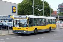 Berlin, 21.08.2014 - ein O405N2 (3 Türer) der Firma Berolina-Magasch auf dem Stadtbahn SEV in der S+U Bahnhof Jannowitzbrücke.