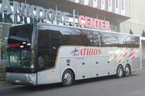 van Hool Altano, Lathion Voyages (Lathion Groupe), Berne novembre 2014
. Ce véhicule est l'un des 4 van Hool livrés à Lathion Voyages dans le courant de l'été 2014 (3 Alicron, dont 1 en exécution VIP -peint en bleu- et l'Altano doté de 49 places)
