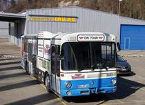 WERBEBUS: Alter Mercedes als Werbebus in Langnau im Emmental am 19. Februar 2011.
Foto: Walter Ruetsch