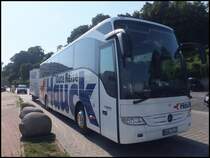 Mercedes Tourismo von Hauck aus Deutschland mit Hnger im Stadthafen Sassnitz am 06.08.2013