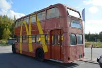 Dieser AEC Routemaster hat auch schon einiges hinter sich. Abgestellt ist er nun bei McDonald's Stockholmsvägen Västerås am 17.09.2014.
