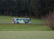 SAURER POSTAUTO: Ehemaliges Saurerpostauto als PARTY-BUS im Emmental auf einsamer Flur unterwegs bei Gondiswil am 6. Dezember 2014. Vielleicht steht es ja wenigstens am Abend an einer  CHLAUSENPARTY  im Mittelpunkt.
Foto: Walter Ruetsch