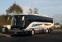 Setra S 516 HD der Fa. Völkert aus Riesenbeck am 8.12.2014 auf Rastplatz Garbsen.