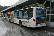 Der Citaro I RingJet von Leukerbad in der Mittagspause beim Busbahnhof in Leukerbad, 10.12.2014.

