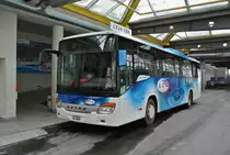 LLB Setra S 415 UL im Busbahnhof von Leukerbad, 10.12.2014.