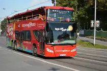 DHX 072 (Volvo UNVI B9TL) auf Stadtrundfahrt am 18.09.2014 Stockholm Djurgårdsvägen.