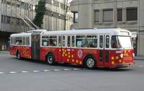 Verkehrsbetriebe Winterthur (VW) NR. 101 (FBW/SWS/MFO, GTr51, Bauj. 1958) am 13.12.2014 als Adventsbus bei der Museumstrasse / HB.