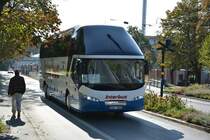 XSL 569 (Neoplan Starliner) am 18.09.2014 Stockholm Djurgårdsvägen.
