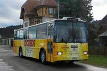 SAURER POSTAUTO: Ehemaliges Saurer Postauto als Party-Bus mit Eichhof Werbeaufschrift wartet am 20. Dezmber 2014 in Rohrbach auf Party-Gäste.
Foto: Walter Ruetsch