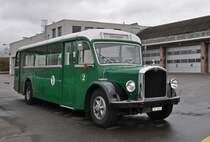 Saurer Oldtimer mit der Betriebsnummer 2 steht auf dem Hof der Garage Rankstrasse. Die Aufnahme stammt vom 08.12.2014.