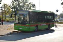 WUR 297 (Neoplan???) aufgenommen am 18.09.2014 am Bahnhof Nyköping.
