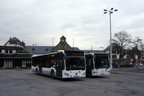 Stadtbus Eisenach: Mercedes-Benz Citaro und Mercedes-Benz Citaro C2 der KVG Eisenach, eingesetzt im Stadtverkehr. Aufgenommen am Stadtbusbahnhof von Eisenach im Dezember 2014.