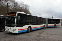 Stadtbus Eisenach: Mercedes-Benz Citaro C2 Gelenkbus der KVG Eisenach, eingesetzt im Stadtverkehr. Aufgenommen am Stadtbusbahnhof von Eisenach im Dezember 2014.