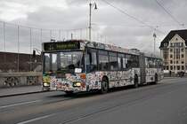 Mercedes O 405 736 auf der Linie 31 überquert die Mittlere Rheinbrücke. Die Aufnahme stammt vom 09.12.2014.