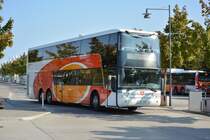 JOX 597 auf der Linie 40 am Bahnhof Norrköping am 19.09.2014. Aufgenommen wurde ein VanHool.

